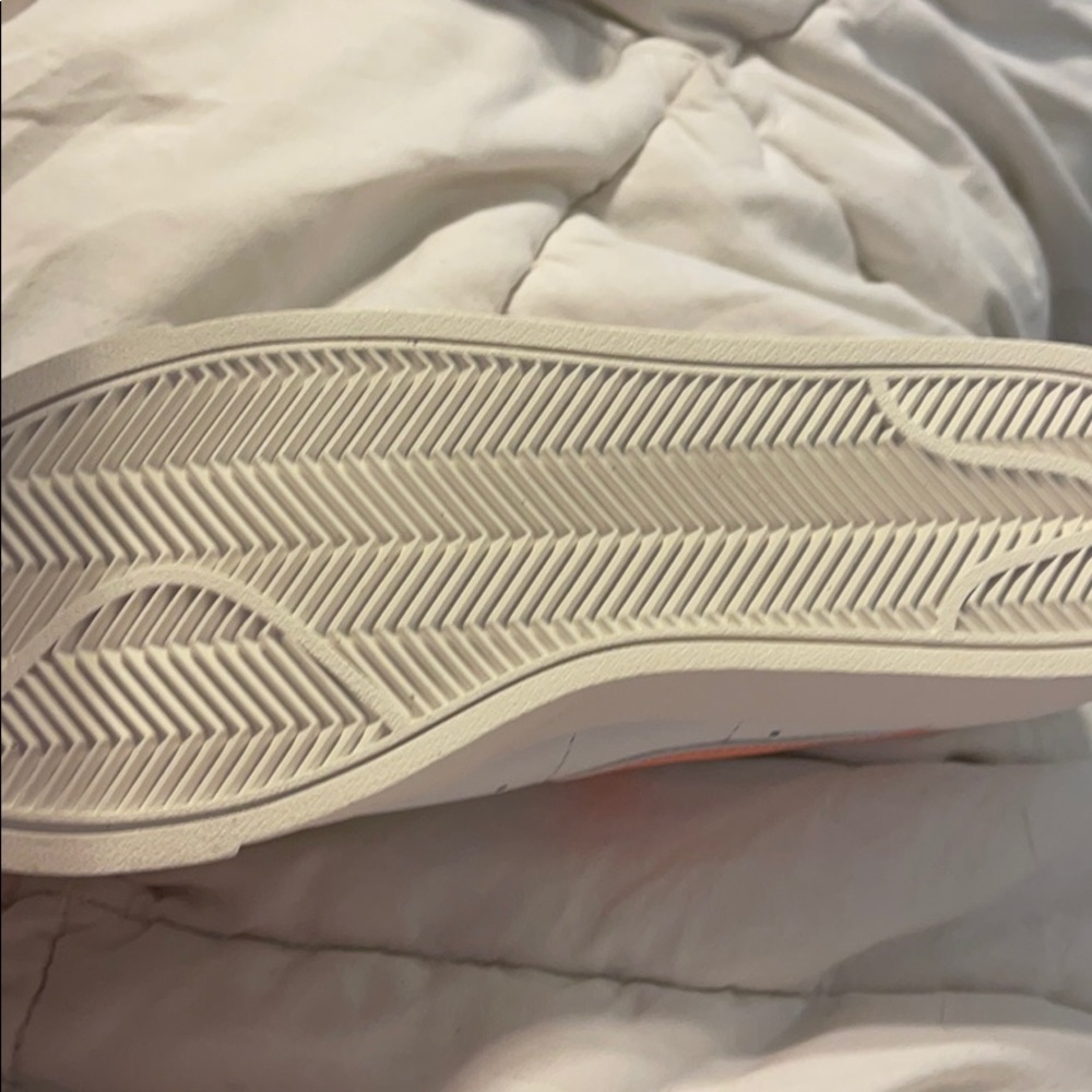 Brand new Nike Shoes - Picture 3 of 3